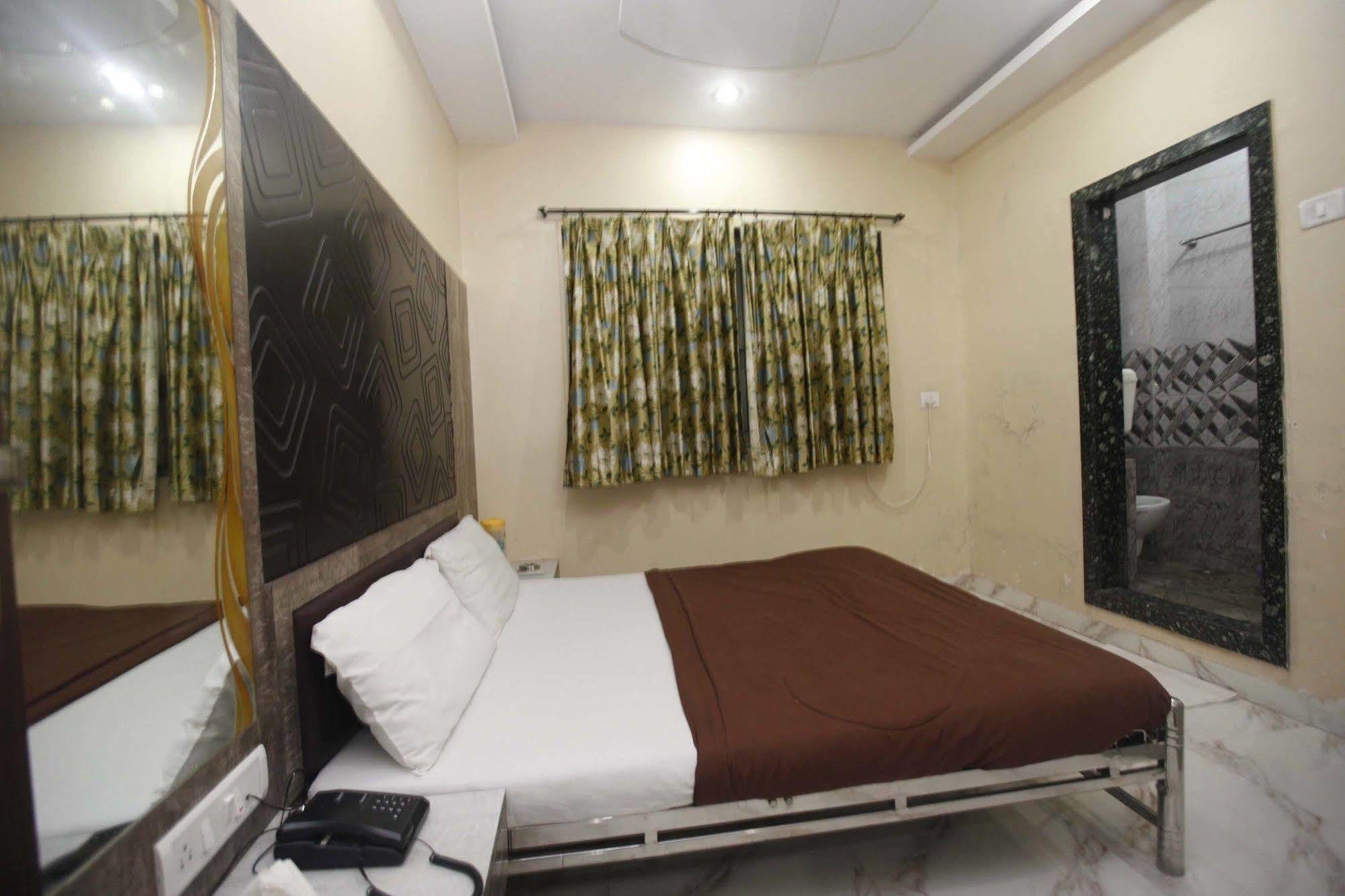 Hotel Al Madina Palace Mumbai Exteriör bild